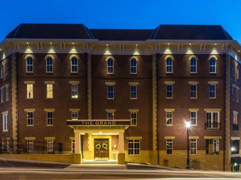 The Mount Vernon Grand Hotel Exterior photo