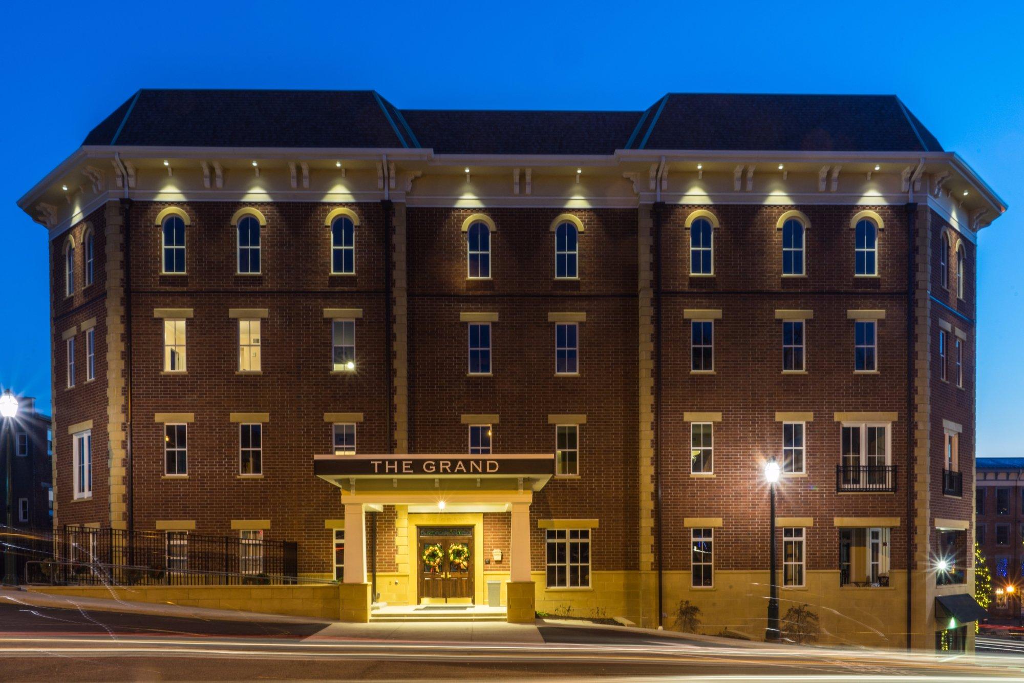 The Mount Vernon Grand Hotel Exterior photo